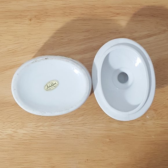 Vintage Ceramic/Bisque Trinket Container with Lid - - Picture 5 of 6